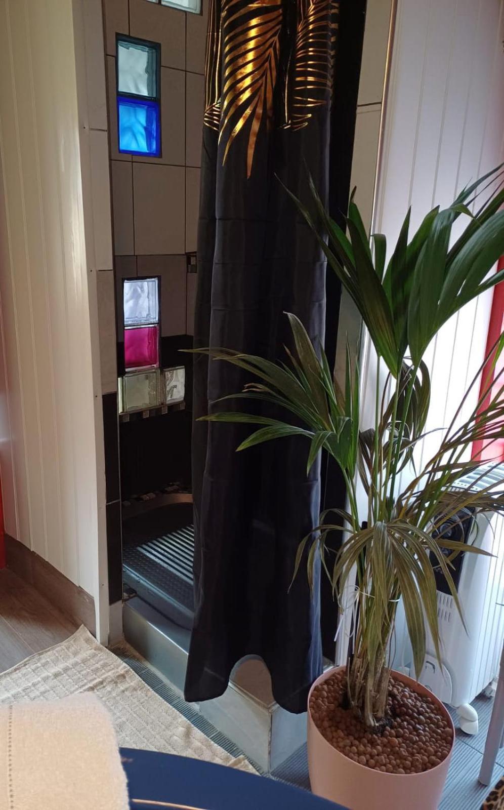 Bed and Breakfast Le Lion Dort Cormeilles-en-Parisis Exterior foto